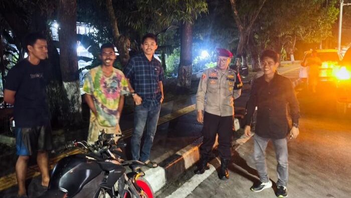 Polsek Balikpapan Barat menggelar kegiatan Patroli Cipta Kondisi di sejumlah titik strategis wilayah hukumnya, pada Senin malam (21/4/2025). Foto: HO/Humas Polresta Balikpapan