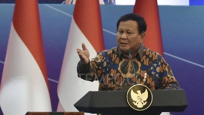 Presiden Prabowo Subianto, menyampaikan pengarahan dalam Sarasehan Ekonomi Bersama Presiden RI di Menara Mandiri, Senayan, Jakarta, 8 April 2025. Sarasehan ini mengangkat tema Memperkuat Daya Tahan Ekonomi Indonesia di Tengah Gelombang Perang Tarif Perdagangan, dihadiri jajaran menteri, Dewan Ekonomi Nasional, BI, OJK LPS dan pelaku ekonomi nasional. Foto : Imam Sukamto