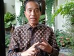 Presiden ke-7 Jokowi saat ditemui di kediamannya, Kamis (6/3/2025). [Foto : Ari Welianto]