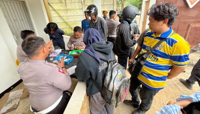 Satlantas Polresta Balikpapan kembali menggelar razia kendaraan bermotor (Rikranmor) secara terpadu, pada Selasa (29/4/2025). Foto: HO/Humas Polresta Balikpapan