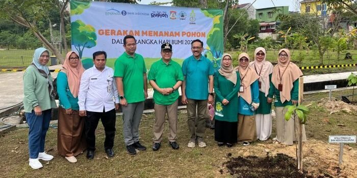 Semarak Hari Bumi 2025 yang digelar di Sekolah Islam Terpadu (SIT) Istiqamah YPAIT Balikpapan, pada Rabu (23/4/2025). Foto: BorneoFlash/Niken Sulastri