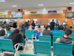 Suasana di Samsat Samarinda, masyarakat memanfaatkan program Pemutihan Pajak Kendaraan. Foto: BorneoFlash/Nur Ainunnisa