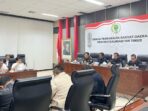 Suasana saat RDP Komisi II terkait penabrakan Jembatan Mahakam 1. Foto: BorneoFlash/Nur Ainunnisa