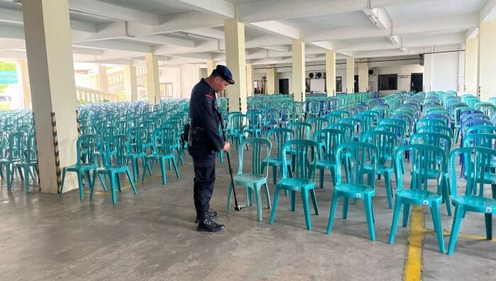 Tim Penjinak Bom (Jibom) Brimobda Kalimantan Timur bergerak cepat melakukan sterilisasi di 93 gereja yang tersebar di seluruh penjuru Kota Balikpapan. Foto: HO/Humas Polresta Balikpapan
