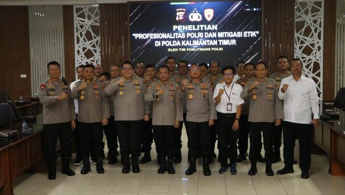 Tim Pusat Puslitbang Polri melaksanakan kegiatan penelitian bertema “Profesionalitas Polri dan Mitigasi Etik” Bertempat di Ruang Rapat Utama (Rupatama) Polda Kaltim, pada Senin (28/4/2025). Foto: HO/Humas Polda Kaltim