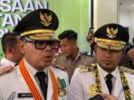 Wakil Menteri Dalam Negeri, Bima Arya Sugiarto, dalam kunjungannya ke Puskesmas Gunung Bahagia, pada Jumat (25/4/2025). Foto: BorneoFlash/Niken Sulastri