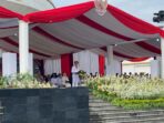 Wakil Menteri Dalam Negeri Republik Indonesia, Bima Arya Sugiarto, bertindak sebagai Inspektur pada upacara peringatan Hari Otda ke-XXIX, di Halaman Balikpapan Sport Convention Center (BSCC)/DOME, Jumat (25/4/2025). Foto: BorneoFlash/Niken Sulastri