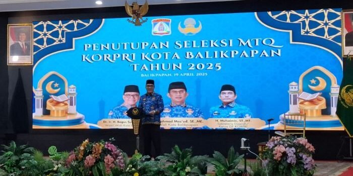 Wakil Wali Kota Balikpapan Bagus Susetyo saat menutup kegiatan MTQ Korpri Balikpapan, di Auditorium Balai Kota Balikpapan, pada hari Sabtu (19/4/2025). Foto: BorneoFlash/Niken Sulastri