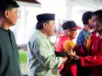 Wakil Wali Kota Bontang, Agus Haris melepas kontingen Tim U-15 yang mewakili Kalimantan Timur dalam ajang bergengsi Barati Cup Internasional 2025 dalam sebuah seremoni di Pendopo Rumah Jabatan, Minggu (13/4/2025) malam. Foto: BorneoFlash/Ist
