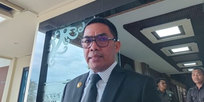 Wali Kota Samarinda, Andi Harun Usai penandatanganan Nota Kesepahaman (MoU) dan Perjanjian Kerja Sama (PKS) yang dilaksanakan di Ruang Anjungan Karang Mumus, Balai Kota Samarinda, pada Rabu (23/4/2025). Foto: BorneoFlash/Nur Ainunnisa