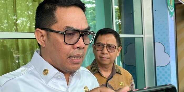 Wali Kota Samarinda, Andi Harun Apresiasi Komitmen Gubernur Kaltim merealisasikan janji politik mereka kepada masyarakat dengan Peluncuran program prioritas GratisPol. Foto: BorneoFlash/Nur Ainunnisa
