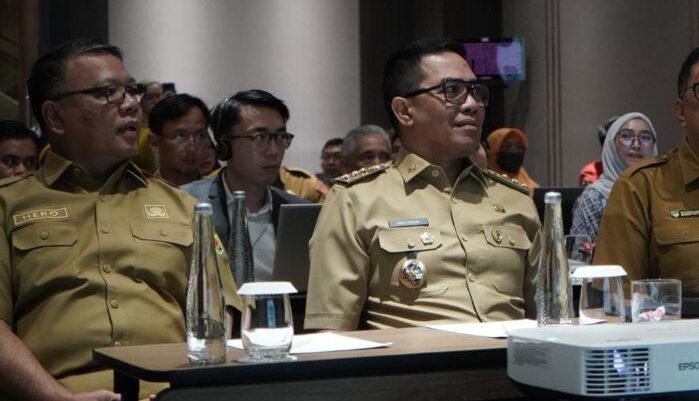 Wali Kota Samarinda, Andi Harun beserta Sekda Samarinda, Hero Mardanus. Foto: BorneoFlash/Nur Ainunnisa