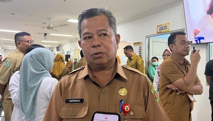 Asisten II Pemkot Samarinda, Marnabas Patiroy. Foto: BorneoFlash/Nur Ainunnisa