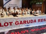 Asosiasi Pilot Garuda memberikan keterangan pers terkait konflik internal Garuda Indonesia, di Tangerang Selatan, Banten, 25 Mei 2025. Foto : Joniansyah Hardjono