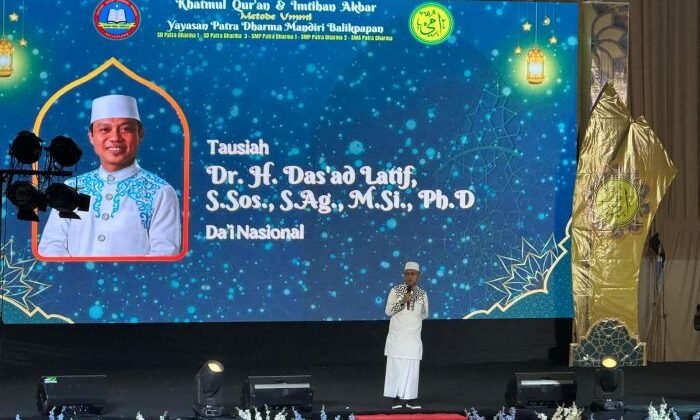 Tausiah yang disampaikan Ustadz Dr. H. Das’ad Latif, S. Sos. S. Ag. M. Si. Ph.D. Foto: BorneoFlash/Niken Sulastri