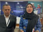 (ki:ka) Executive General Manager Pertamina Patra Niaga Regional Kalimantan, Alexander Susilo dan Kepala Bagian Perekonomian Sekretariat Daerah Kota Balikpapan, Sri Hartini Anugraha. Foto: BorneoFalsh/Niken Sulastri