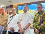 Gubernur Kaltim, Rudy Mas'ud bersama Deputi Bidang Koordinasi Politik Dalam Negeri Kemenko Polhukam, Mayjen TNI Dr. Heri Wiranto, M.M., M.Tr.(Han). Foto: BorneoFlash/Nur Ainunnisa