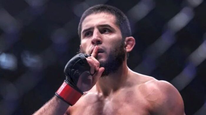 Islam Makachev in Octagon. Foto: X/@MAKHACHEVMMA