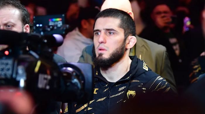 Islam Makhachev Meninggalkan Kelas Ringan. Foto: dok. mmajunkie