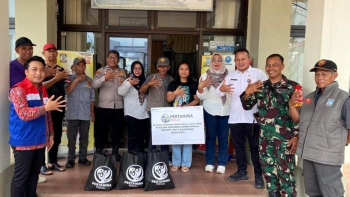 KPI Unit Balikpapan berikan bantuan kemanusiaan yang disalurkan kepada warga korban kebakaran di Kelurahan Karang Jati dan Kelurahan Sumber Rejo, Kota Balikpapan. Foto: HO/KPI
