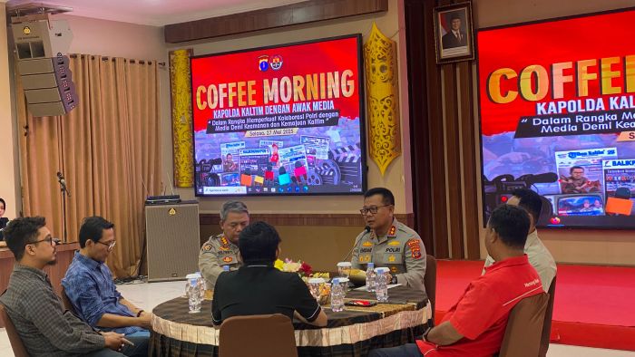 Kapolda Katim Irjen Pol. Endar Priantoro, S.H., S.I.K., C.F.H., M.H. menggelar Coffee Morning bersama para awak media di Gedung Mahakam Mapolda Kaltim, pada Selasa (27/5/2025). Foto: BorneoFlash/Agung Putra