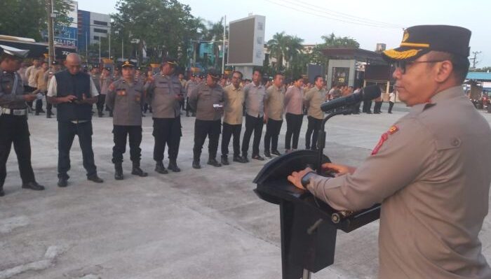 Kapolresta Balikpapan, Kombes Pol Anton Firmanto, S.H., S.I.K., M.Si., Pimpin Apel Siaga PAM HUT REI ke-53 di Kota Balikpapan. Foto: HO/Humas Polresta Balikpapan