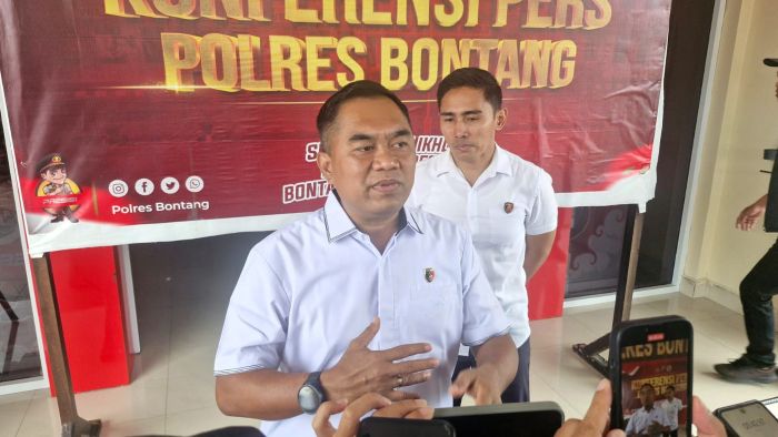 Kasat Reskrim Polres Bontang, AKP Hari Supranoto, saat konferensi pers pada Rabu (7/5/2025) pagi. Foto: BorneoFlash/Ist