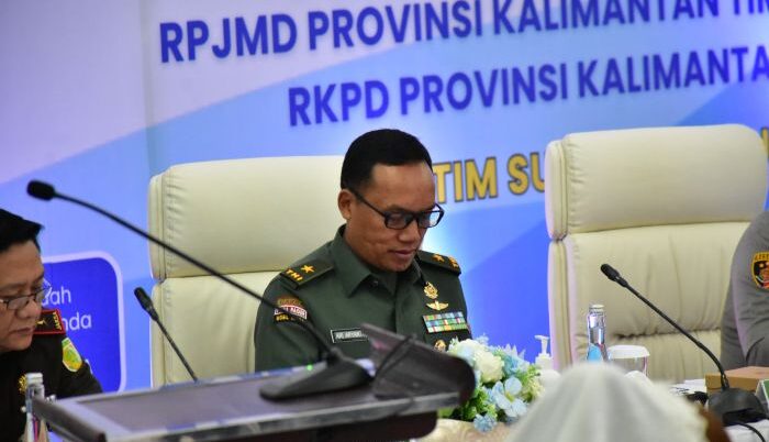 Kasdam VI/Mulawarman, Brigjen TNI Ari Aryanto, S.E., M.I.P., mewakili Pangdam VI/Mulawarman menghadiri Musrenbang Provinsi Kaltim Tahun 2025 dalam rangka penyusunan RPJMD Tahun 2025–2029 dan RKPD Tahun 2026. Foto: HO/Pendam VI/Mlw