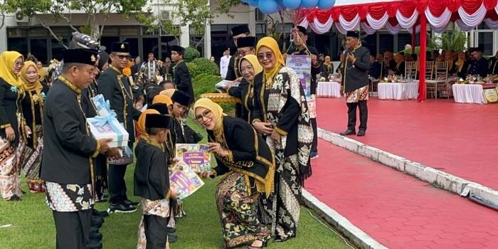 Ketua Bunda Paud Balikpapan Luncurkan Buku Berjudul Aku Cinta Kota Balikpapan di Momen Hardiknas