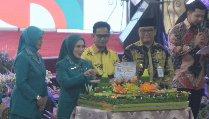 Ketua Tim Penggerak PKK Kota Balikpapan, Hj. Nurlena Mas’ud pada peringatan HKG PKK ke-53 tahun 2025, di Balikpapan Sport and Convention Center (BSCC)/DOME, pada hari Kamis (22/5/2025). Foto: BorneoFlash/Niken Sulastri