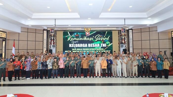 Kodam VI/Mulawarman menggelar Halal Bihalal secara virtual antara Presiden RI Jenderal TNI (Purn) Prabowo Subianto dengan para Purnawirawan TNI/Polri dan Keluarga Besar TNI di Aula Makodam VI/Mulawarman, pada Selasa (06/05/2025). Foto: HO/Pendam VI/Mulawarman