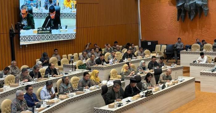 Rapat Kementerian Pekerjaan Umum (PU) di Komisi V DPR RI/Foto: Shafira Cendra Arini