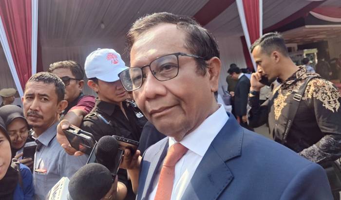Mantan Menteri Pertahanan era Presiden Gus Dur, Mahfud MD ditemui di Gedung Kementerian Pertahanan, Jakarta, Selasa (22/10/2024).(FOTO : NICHOLAS RYAN ADITYA)