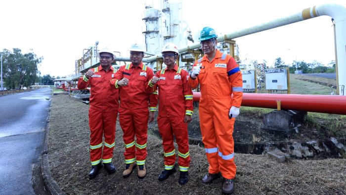 Menteri Energi dan Sumber Daya Mineral (ESDM) Republik Indonesia Bahlil Lahadalia saat kunjungan kerja ke lapangan Senipah Peciko South Mahakam (SPS) yang berlokasi di Kecamatan Samboja, Kabupaten Kutai Kartanegara pada Rabu, 30 April 2025. Foto: HO/PHI