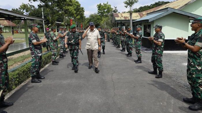 Menteri Pertahanan Republik Indonesia, Letjen TNI (Purn) Sjafrie Sjamsoeddin, Saat melakukan kunjungan kerja ke Rindam VI/Mulawarman di Banjarbaru, Kalimantan Selatan (Kalsel), pada Jumat (02/05/2025). Foto: HO/Pendam VI/Mlw