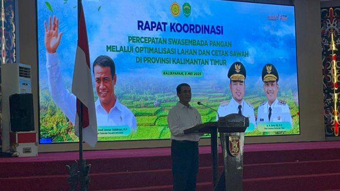 Menteri Pertanian Republik Indonesia, Andi Amran Sulaiman, saat kunjungan kerja di Kodam VI Mulawarman, pada hari Kamis (8/5/2025). Foto: BorneoFlash/Niken Sulastri