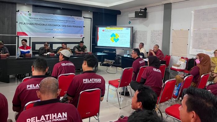 PT PHSS bersama pemerintah desa menyelenggarakan Pelatihan Pengurus Kelompok Tani dan Pemandu Desa di ruang pertemuan Kantor Desa Sebuntal, Kecamatan Marangkayu, Kabupaten Kutai Kartanegara, pada 14-19 Mei 2025. Foto: HO/PHSS