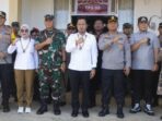 Pangdam VI/Mulawarman, Mayjen TNI Rudi Rahmat Nugraha, M.Sc., saat dampingi Gubernur Kaltim, H Rudy Mas'ud, dalam kunjungan kerja ke Kabupaten Mahulu, Pada Kamis (22/05/2025). Foto: HO/Pendam VI/Mlw