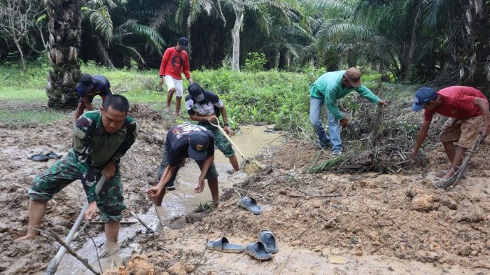 Pelaksanaan program TNI Manunggal Membangun Desa (TMMD) Ke-124 yang digagas oleh Kodim 0911/Nunukan. Foto: HO/Pendim 0911/Nunukan