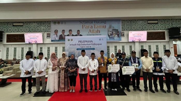 Pelepasan Jemaah haji Kloter Pertama asal Kalimantan Timur, pada hari Senin (5/5/2025). Foto: BorneoFlash/Niken Sulastri