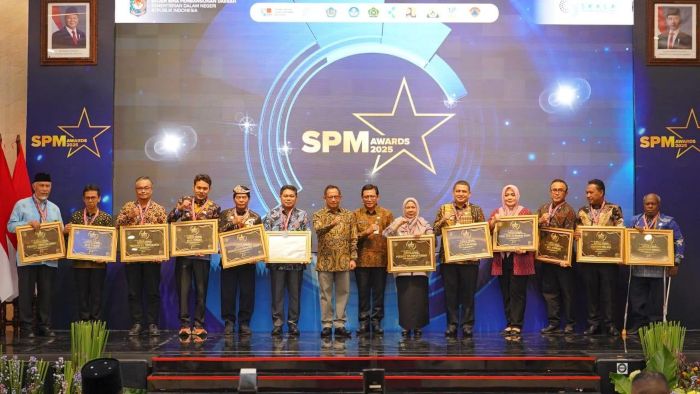 Pemkot Balikpapan Menerima Penghargaan Dalam ajang SPM Awards 2025 yang digelar Kementerian Dalam Negeri di Kantor Ditjen Bina Pembangunan Daerah (Bangda) Kemendagri, Jakarta, pada Jumat (23/5/2025). Foto: BorneoFlash/IST