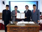 Pemkot Bontang secara resmi menghibahkan aset berupa lahan seluas 3 hektare kepada Kantor Perum Bulog Wilayah Kaltimtara yang disepakati dalam Rapat Paripurna ke-2 Masa Sidang III Tahun 2025 di Pendopo Rumah Jabatan Wali Kota Bontang, pada Senin (5/5/2025) malam. Foto: BorneoFlash/IST