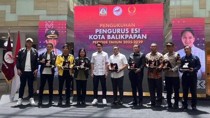 Pengukuhan kepengurusan Esports Indonesia Kota Balikpapan periode 2025-2029 berlangsung meriah dengan diadakannya turnamen Mobile Legend dan Free Fire di Atrium Plaza Balikpapan, pada Minggu (11/5/2025). Foto: BorneoFlash/Niken Sulastri