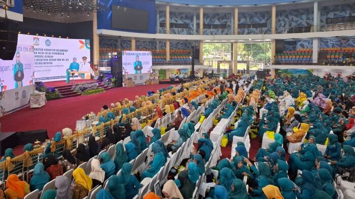 Peringatan Hari Kesatuan Gerak (HKG) PKK ke-53 tahun 2025, di Balikpapan Sport and Convention Center (BSCC)/DOME, pada hari Kamis (22/5/2025). Foto: BorneoFlash/Niken Sulastri