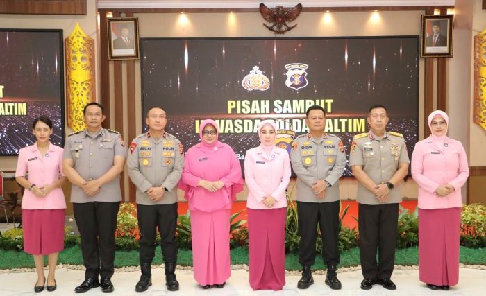 Polda Kaltim menggelar acara pisah sambut Irwasda Polda Kaltim di Gedung Mahakam, pada Kamis (1/5/2025). Foto: HO/Humas Polda Kaltim