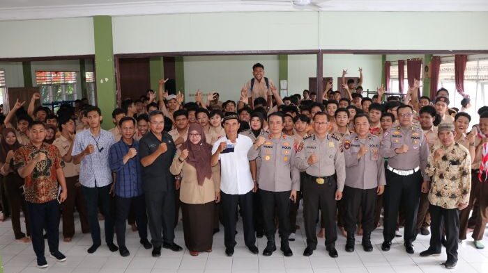 Polda Kaltim menggelar kegiatan "Jumat Curhat", kali ini menyasar kalangan pelajar di SMK Setia Budi Balikpapan, pada Jumat (02/05/2025). Foto: HO/Humas Polda Kaltim