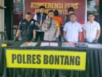 Polres Bontang menggelar Konferensi Pers pengungkapan kasus percobaan perampokan di Hotel Cahaya Bone, Rabu (7/5/2025). Foto: HO/Humas Polres Bontang