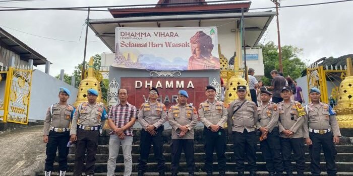 Polresta Balikpapan mengerahkan 50 Personel pengamanan ketat di tujuh titik vihara yang menjadi pusat perayaan Waisak 2569 BE di Kota Balikpapan, pada Senin (12/5/2025). Foto: HO/Humas Polresta Balikpapan