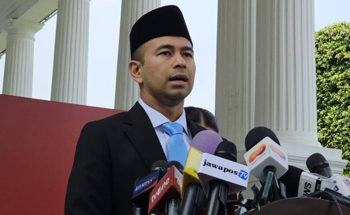Utusan Khusus Presiden bidang Pembinaan Generasi Muda dan Pekerja Seni Raffi Ahmad saat memberikan keterangan resmi kepada awak media di kawasan Istana Kepresidenan, Jakarta, Selasa (22/10/2024). Foto: Antara/Livia Kristianti