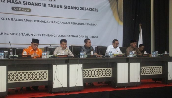 Rapat paripurna dipimpin Ketua DPRD Kota Balikpapan, Alwi Al Qadri di Gedung Parkir Klandasan Lantai 8, pada Senin (26/5/2025). Foto: BorneoFlash/Ardian